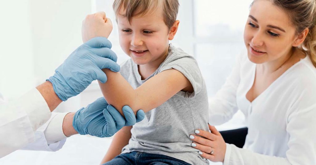 Quando levar seu filho ao ortopedista pediátrico? (Sinais de alerta por idade)